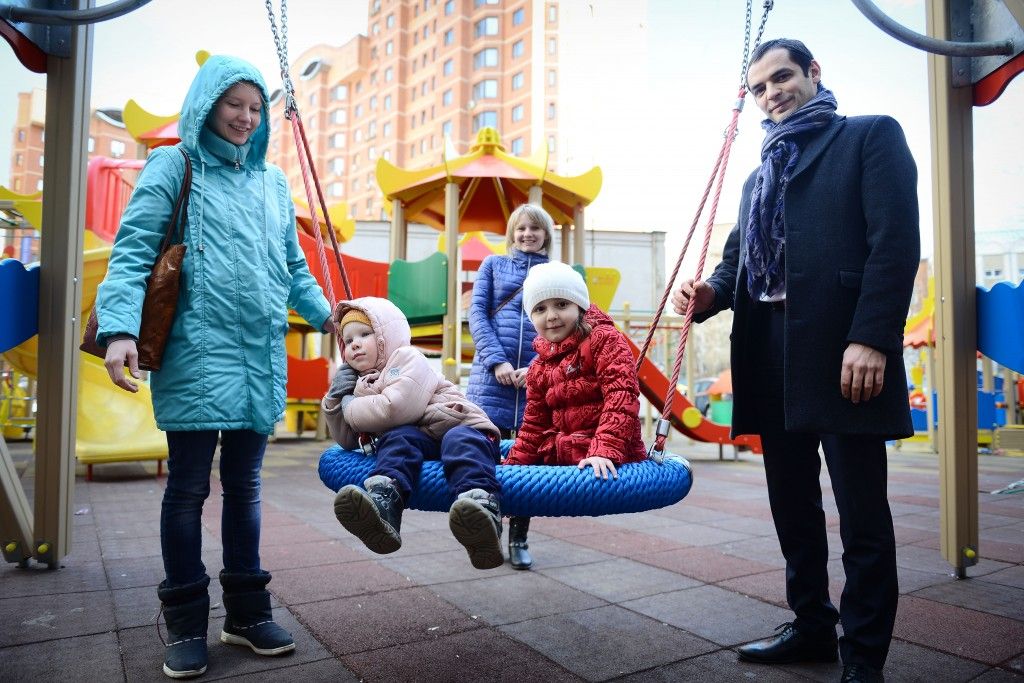 Дети районов. Благоустройство Таганского района Москвы. Сквер в Живарев переулок благоустройство. Мы с дочкой пошли в сквер, где много детских площадок.