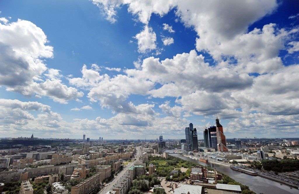 Погода город москва. Облачно в Москве. Москва Сити с воздуха. Солнечный день в Москве. Чистый воздух в Москве.