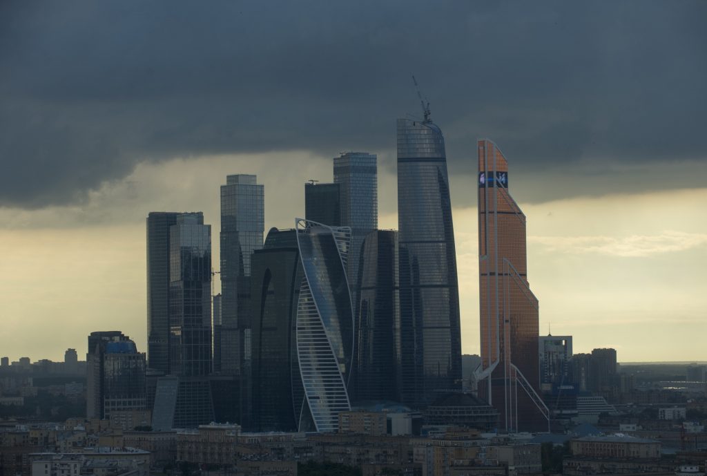 Moscow towers завершение строительства. Москва Сити ТЭЦ. Москва Сити трубы. ФГУП Москва Сити. Фото Москва Сити в дымке.