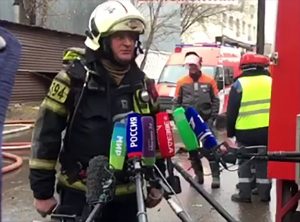 Московские огнеборцы ликвидировали пожар в складском здании. Фото: пресс-служба Управления по СВАО ГУ МЧС по городу Москве