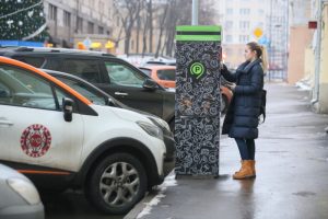 Водителям в Москве помогут разобраться в новых правилах парковки. Фото: Антон Гердо, «Вечерняя Москва»