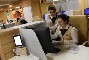 На сегодняшний день москвичам предоставляют 26 услуг в электронном формате. Фото: «Вечерняя Москва»