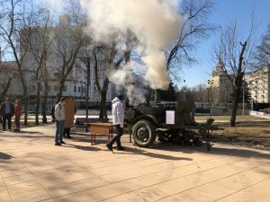 На мероприятии работала полевая кухня. Фото: Мария Иванова, «Вечерняя Москва»