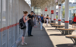 Новая пешеходная зона появилась между станцией МЦК Белокаменная и корпусами Российского государственного социального университета. Фото: сайт мэра Москвы