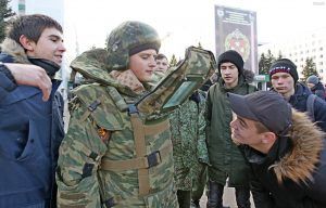 Школьники столицы побывали на экскурсии в армии. Фото: Владимир Смоляков, «Вечерняя Москва»