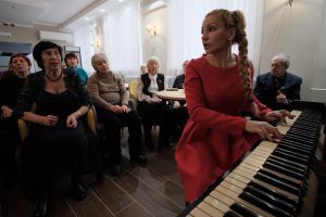 Музыкально-поэтическая программа пройдет в центре социального обслуживания. Фото: Максим Аносов, «Вечерняя Москва»