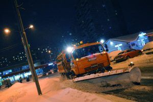Около пяти тысяч кубических метров снега вывезли из района. Фото: Александр Кожохин, «Вечерняя Москва»