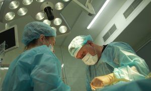 В ГКБ №67 провели уникальную операцию по удалению опухоли позвоночника. Фото: Наталия Нечаева, «Вечерняя Москва»