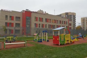 Территорию детского сада при школе №1950 благоустроят летом 2019 года. Фото: Александр Казаков, «Вечерняя Москва»