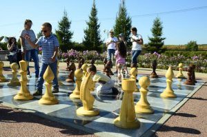 Гости ВДНХ смогут сразиться в большие шахматы. Фото: Анна Быкова