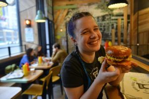 День гамбургера отметят 27 июля в Парке Горького. Фото: архив, «Вечерняя Москва»