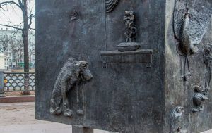 Памятник Ивана Крылова отреставрируют на Патриарших прудах. Фото: сайт мэра Москвы