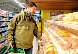 Немерюк: Не обеспечивающие соцдистанцию магазины могут быть закрыты. Фото: Игорь Генералов, «Вечерняя Москва»