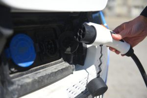 Пункт зарядки для электромобилей появился в столице. Фото: Александр Кожохин, «Вечерняя Москва» 