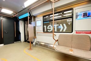 Поезд с интерактивными дисплеями запустили через районную станцию метро. Фото: Анна Быкова
