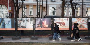 Фотовыставка на Никитском бульваре открылась к Всемирному дню НКО. Фото: сайт мера Москвы