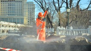 Инженерные сооружения столицы очистят после зимы. Фото: Анна Малакмадзе, «Вечерняя Москва»