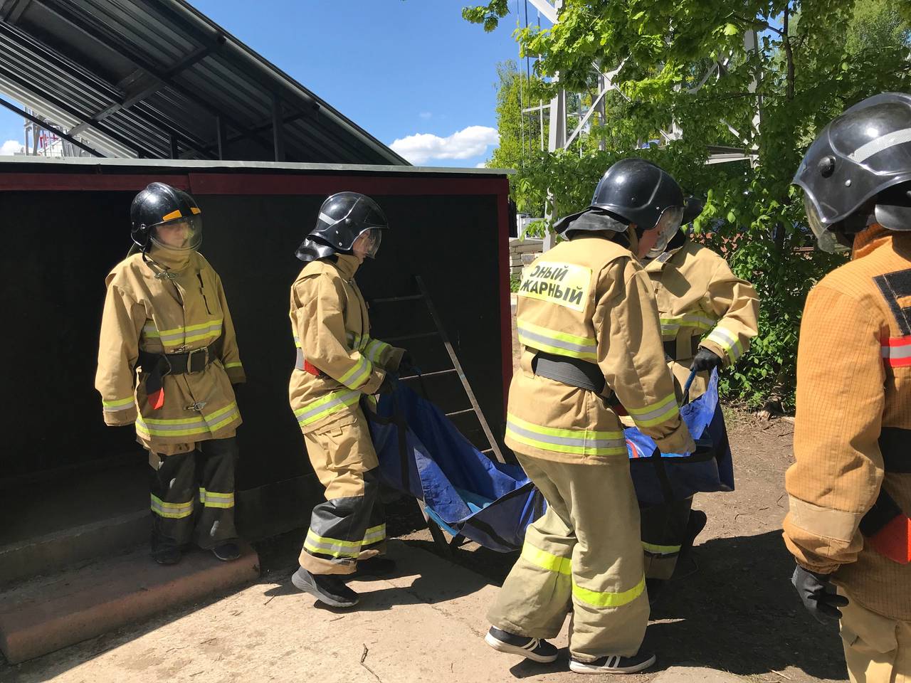 Альпинистская подготовка спасателей мчс. Поисково-спасательная служба лиза алерт. Доп 2 найди спасателя. Спас поиск. Новость за сегодня про казанскую туристку.