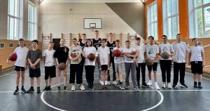Урок по баскетболу состоялся в школе №1950. Фото: страница школы в социальных сетях