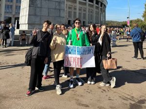 Представители школы №2123 приняли участие в Московском марафоне. Фото: страница школы в социальных сетях