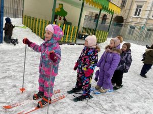 День зимних видов спорта отметили в детском саду при школе №2123. Фото взято с официальной страницы школы №2123 в социальных сетях