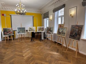 Выставка живописных работ участницы проекта «Московское долголетие» открылась в центре «Пресня». Фото взято с официальной страницы центра «Пресня» в социальных сетях