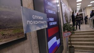 Группа «Катюша» встретилась с контрактниками в Едином пункте отбора на военную службу в Москве. Фото: Анатолий Цымбалюк, «Вечерняя Москва»