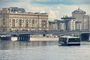 Бесплатные экскурсии на речных электросудах организуют сотрудники Музея транспорта Москвы. Фото: пресс-служба Департамента транспорта и развития дорожно-транспортной инфраструктуры города Москвы