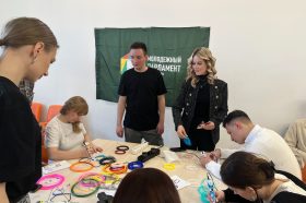 Молпалата района организовала мастер-класс по созданию рисунков. Фото: страница Молпалаты в социальных сетях