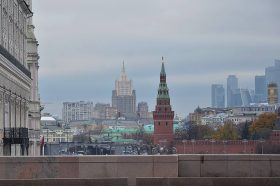 Около 20 тыс. участников выйдут 21 июня на Ночной забег в Москве. Фото: Анна Быкова, «Вечерняя Москва»
