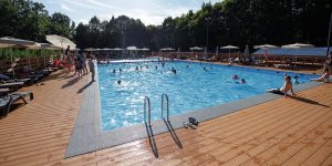«Лето в Москве»: в районе начал работать открытый бассейн. Фото: пресс-служба Департамента торговли и услуг города Москвы