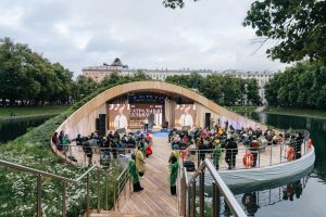 Новая сцена «Театрального бульвара» открылась на Патриарших прудах. Фото: пресс-служба Департамента культуры города Москвы