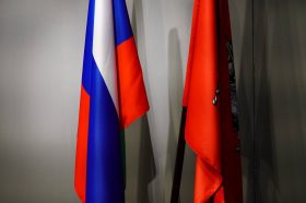 Тематическая программа «Флаг России — наша гордость» состоится в библиотеке №11. Фото: Анна Быкова, «Вечерняя Москва»