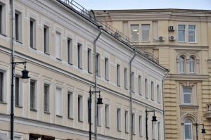 Сотрудники «Жилищника» провели плановую проверку домов на безопасность. Фото: Анна Быкова, «Вечерняя Москва»