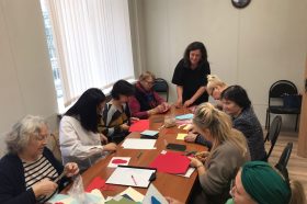 Общественные советники сделали открытки ко Дню города. Фото: страница управы Пресненского района.