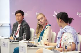 Студенты и выпускники ГИТИСа приняли участие в Восточном экономическом форуме. Фото: страница станице Российского института театрального искусства в социальных сетях.