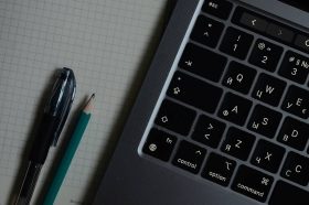 Прямой эфир организуют сотрудники больницы имени Георгия Сперанского. Фото: Анна Быкова, «Вечерняя Москва»