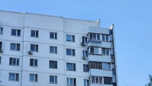 Сотрудники «Жилищника» проверили помещения домов на безопасность. Фото: Алина Моисеенко, «Вечерняя Москва»