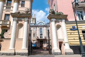 Реставрация скульптур львов в Ермолаевском переулке началась. Фото: сайт мэра Москвы