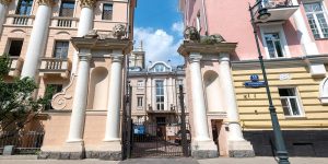 Реставрация скульптур львов в Ермолаевском переулке началась. Фото: сайт мэра Москвы