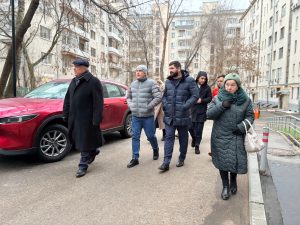 Глава управы Пресненского района провел обход территории. Фото: страница управы Пресненского района в социальных сетях
