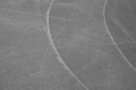 Ледовую площадку откроют в пешеходной зоне «Москва-Сити». Фото: Анна Быкова, «Вечерняя Москва»