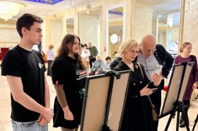 Открытие выставка «Единство ради Победы» молодых парламентариев состоялось в Общественной палате РФ. Фото: страница молодежной палаты Пресненского района в социальных сетях