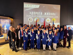 Завершился выставочный проект от Романовской школы. Фото: страница Романовской школы в социальных сетях