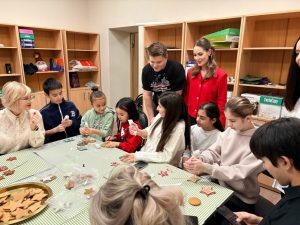 Мастер-класс провели активисты Молпалаты района. Фото: страница Молпалаты Пресненского района в социальных сетях