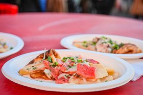 Масленичный блин закрутился в районе. Фото: пресс-служба Департамента торговли и услуг города Москвы